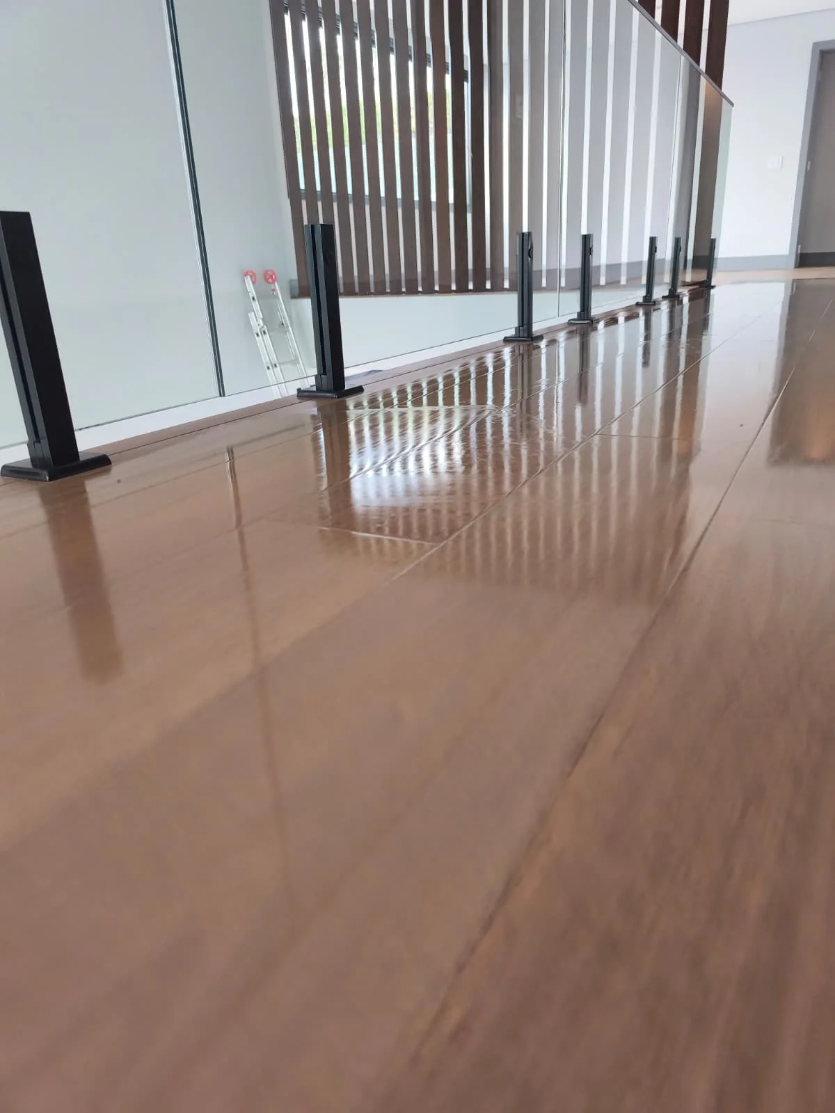 Como funciona a raspagem de piso de madeira?